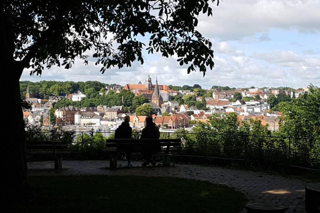 Gemuetliche Haushaelfte Mit Garten Und Terrasse Flensburg Exterior foto