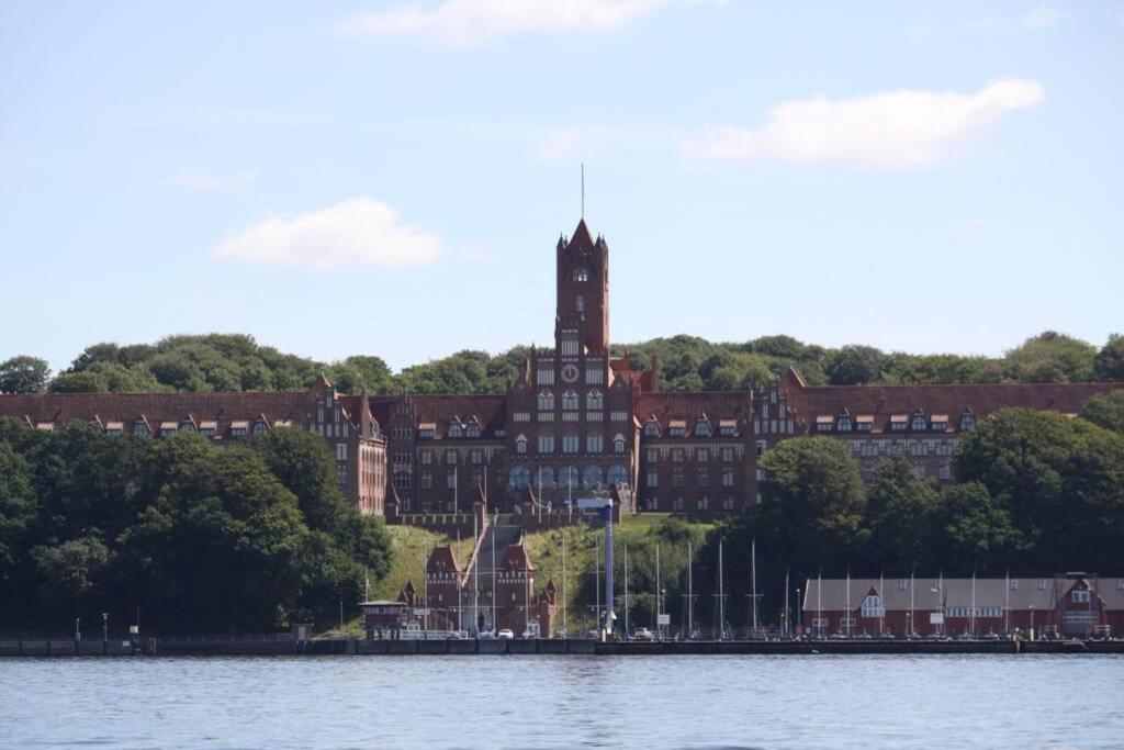 Gemuetliche Haushaelfte Mit Garten Und Terrasse Flensburg Exterior foto