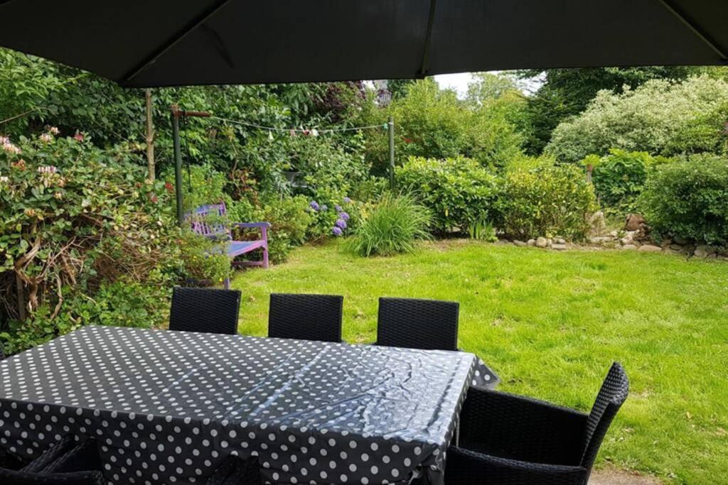 Gemuetliche Haushaelfte Mit Garten Und Terrasse Flensburg Exterior foto