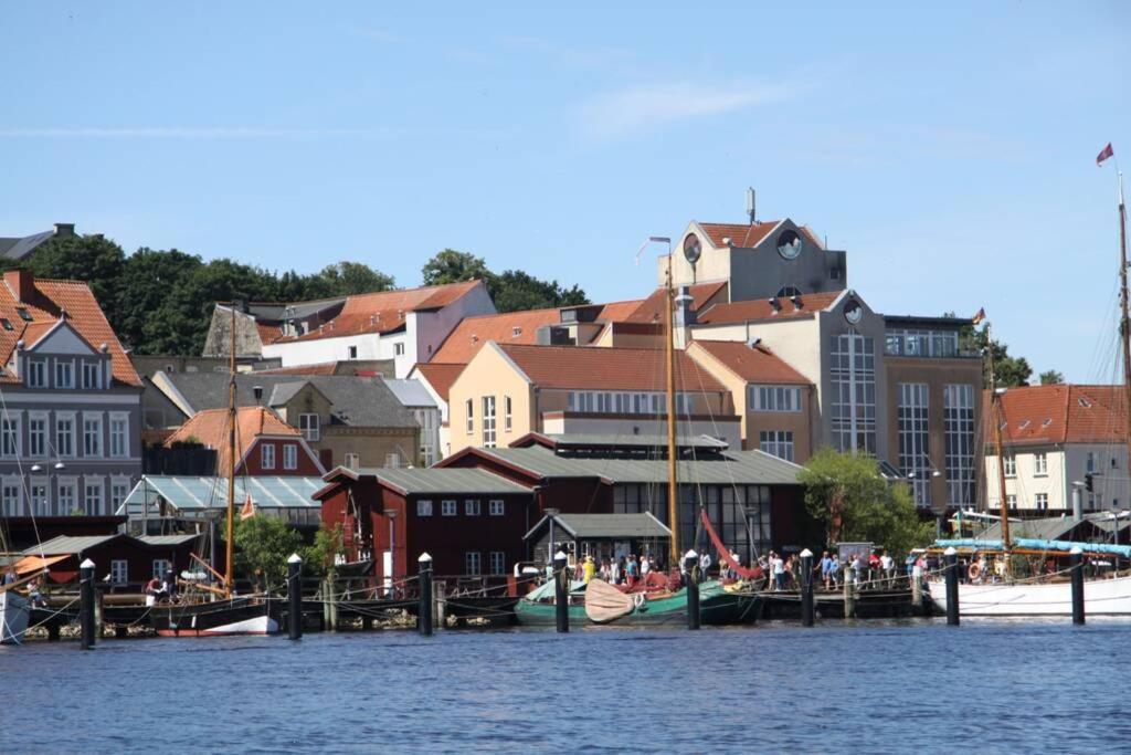 Gemuetliche Haushaelfte Mit Garten Und Terrasse Flensburg Exterior foto