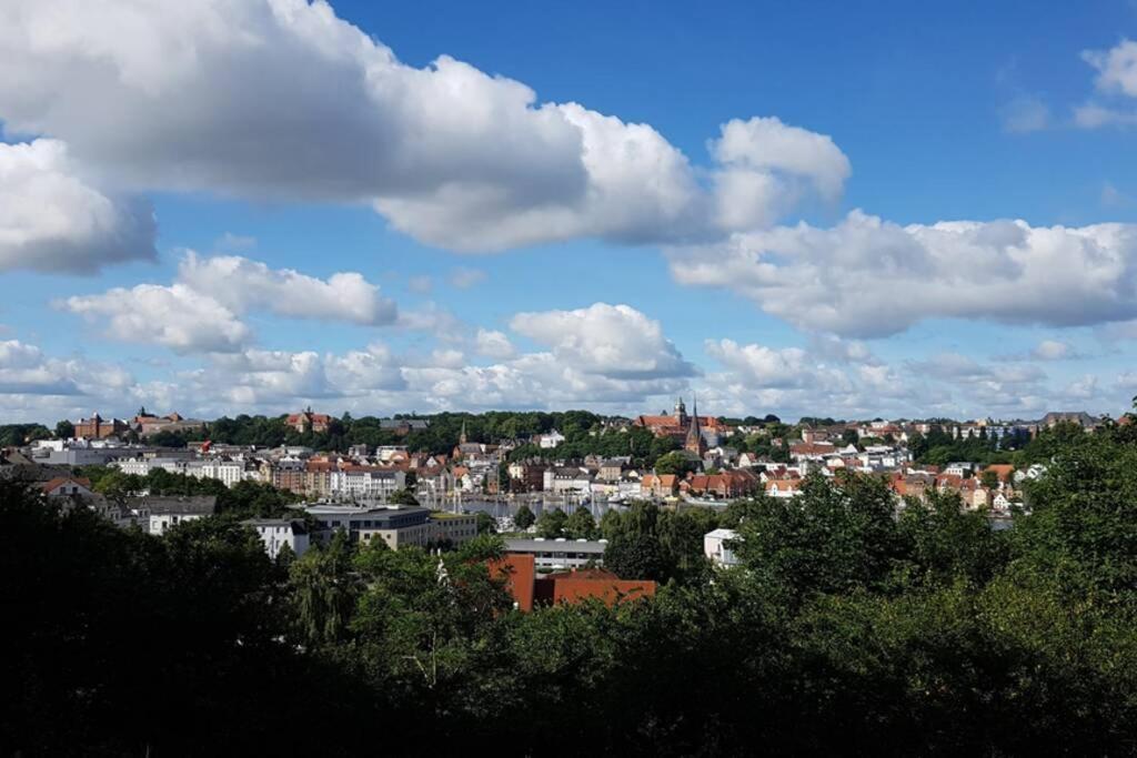 Gemuetliche Haushaelfte Mit Garten Und Terrasse Flensburg Exterior foto